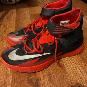 Kyrie hyper rev men
